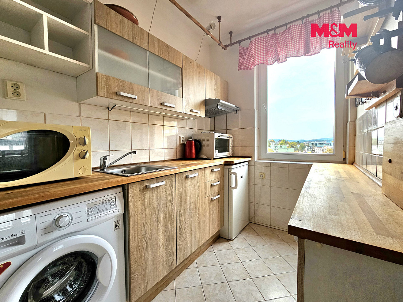 Pronájem bytu 1+1 37 m² – fotografie 2