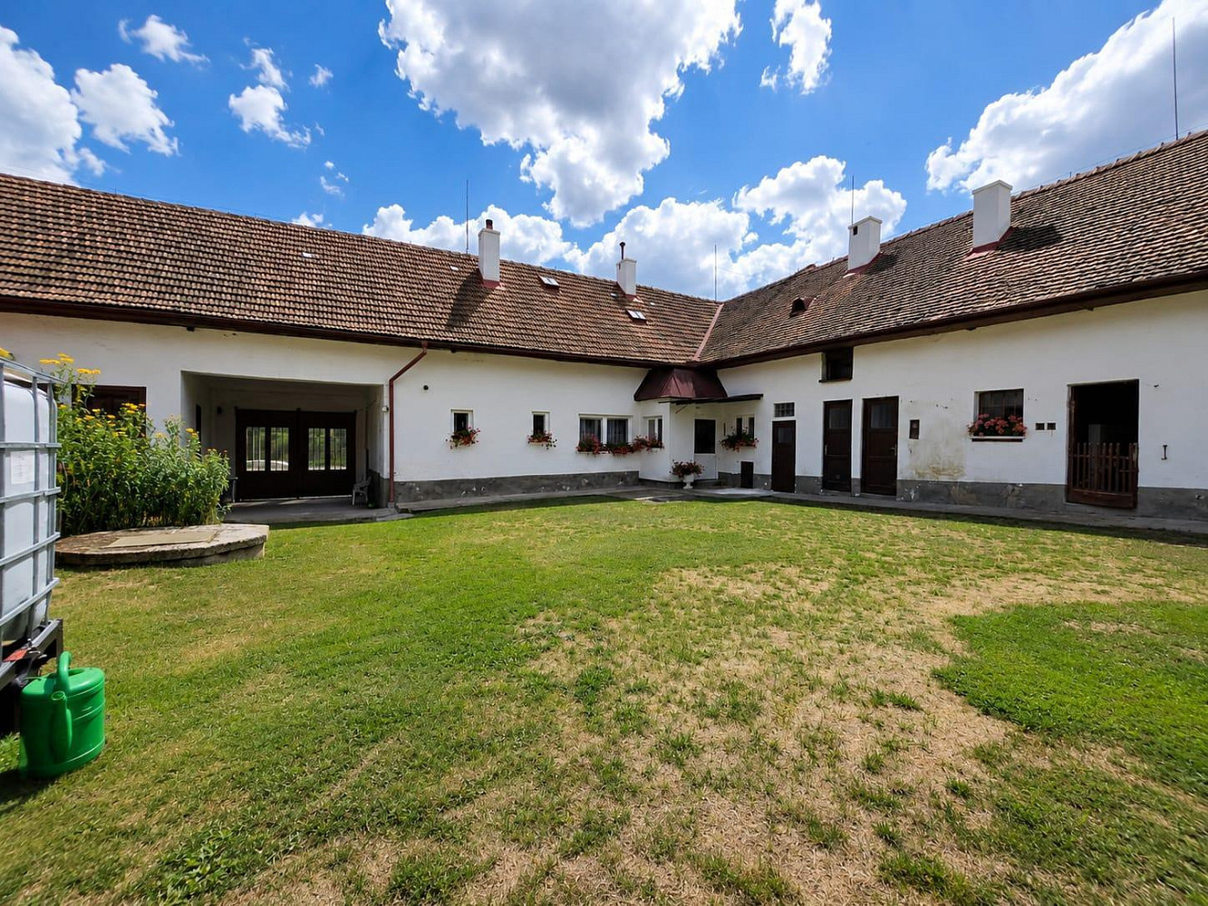 Prodej domu 230 m² s pozemkem 2 295 m²