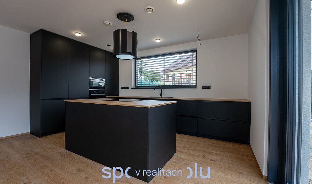 Prodej domu 113 m² s pozemkem 702 m², Zlámanec – náhled fotky 11