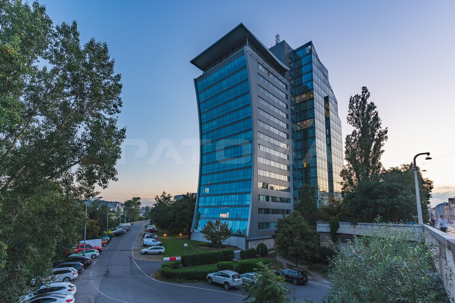 Pronájem kanceláře 307 m²