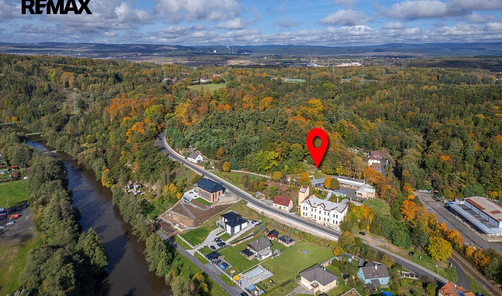 Prodej stavebního pozemku 1 138 m², Loket – náhled fotky 2