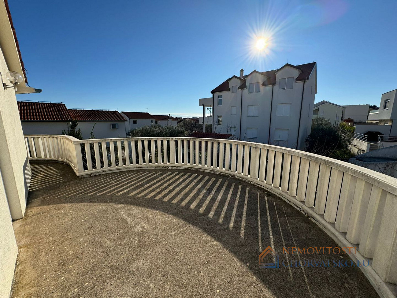 Prodej domu 370 m² s pozemkem 670 m² - Widok 3