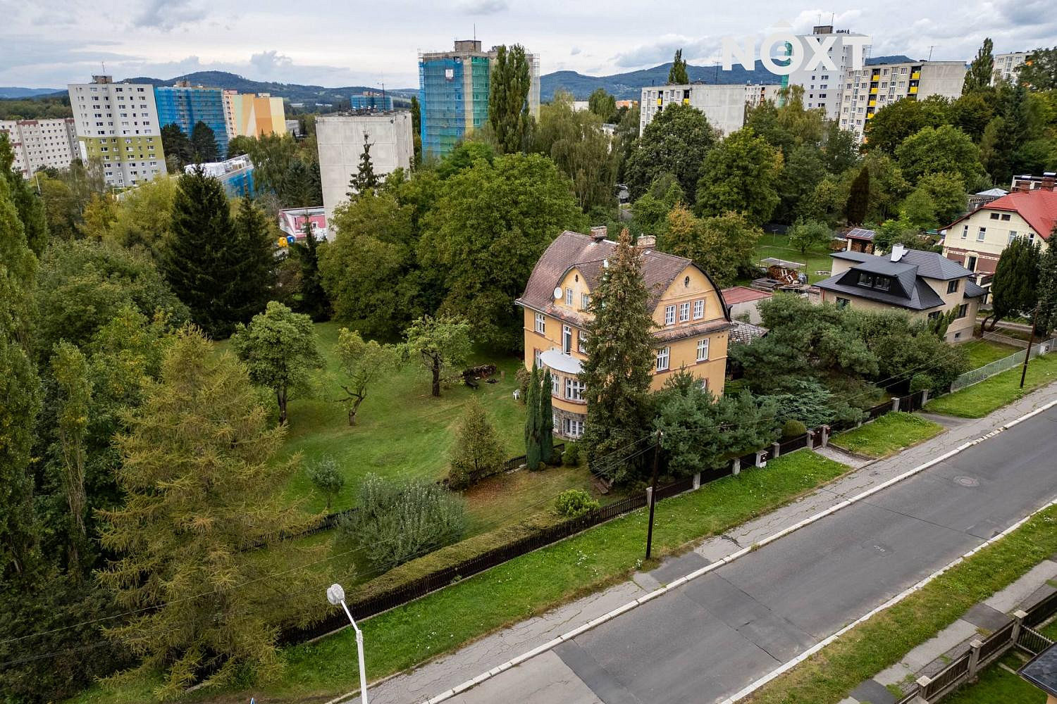 Prodej nájemního domu, činžáku 423 m² — photo 2