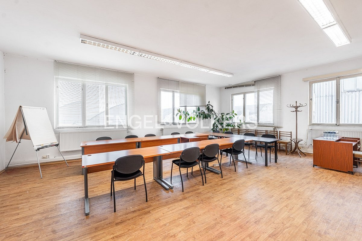 Pronájem skladových a výrobních prostor v Lounech – pohled 2