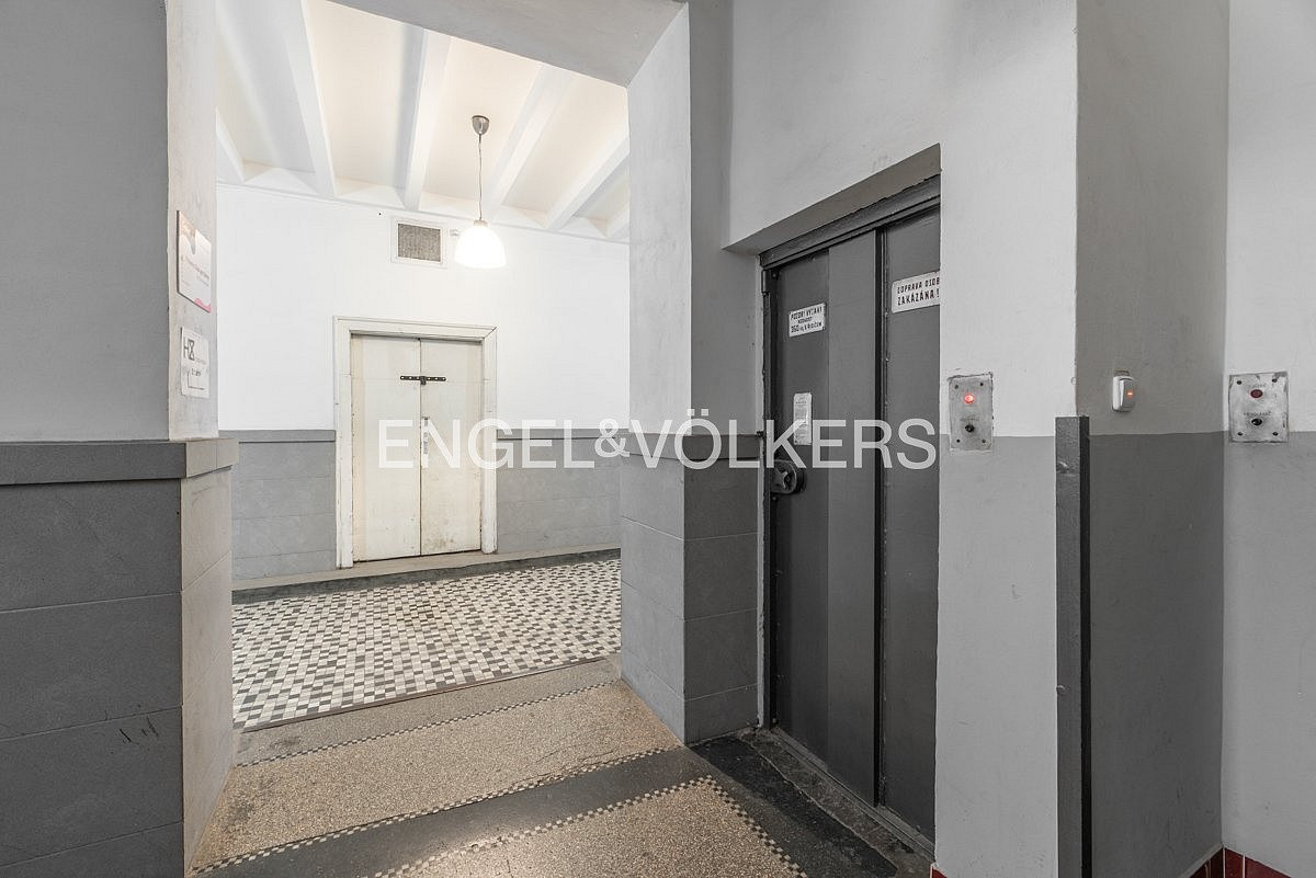 Pronájem obchodních prostor 217 m² – pohled 2