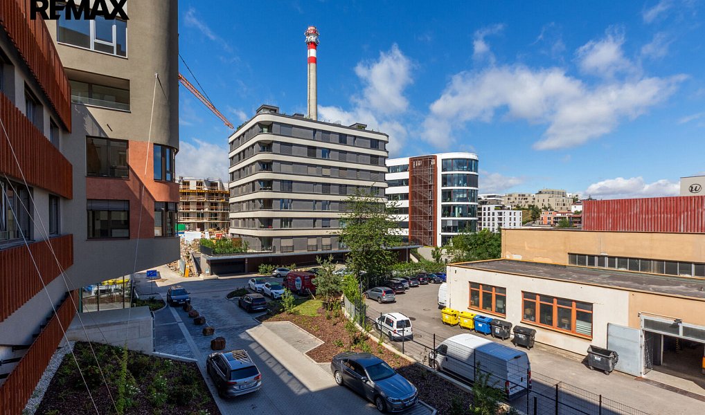 Pronájem bytu 1+kk 37 m², Praha – náhled fotky 13
