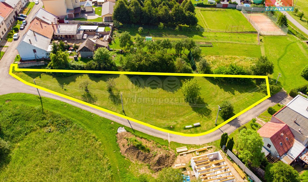 Prodej stavebního pozemku 1 021 m², Uhřice – náhled fotky 3