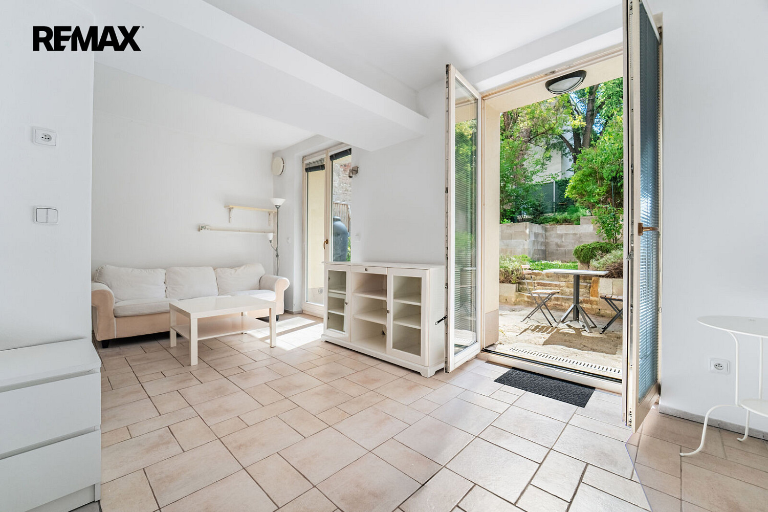 Výjimečný byt 1+1, 38 m², se zahrádkou ve vnitrobloku