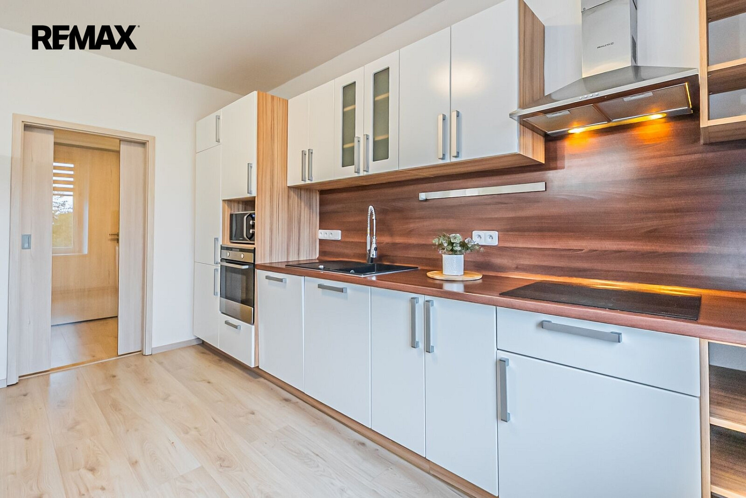 Pronájem bytu 3+kk 88 m² – fotografie 3