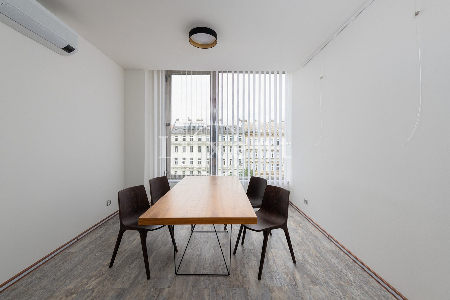 Pronájem kanceláře 475 m² – fotografie 4