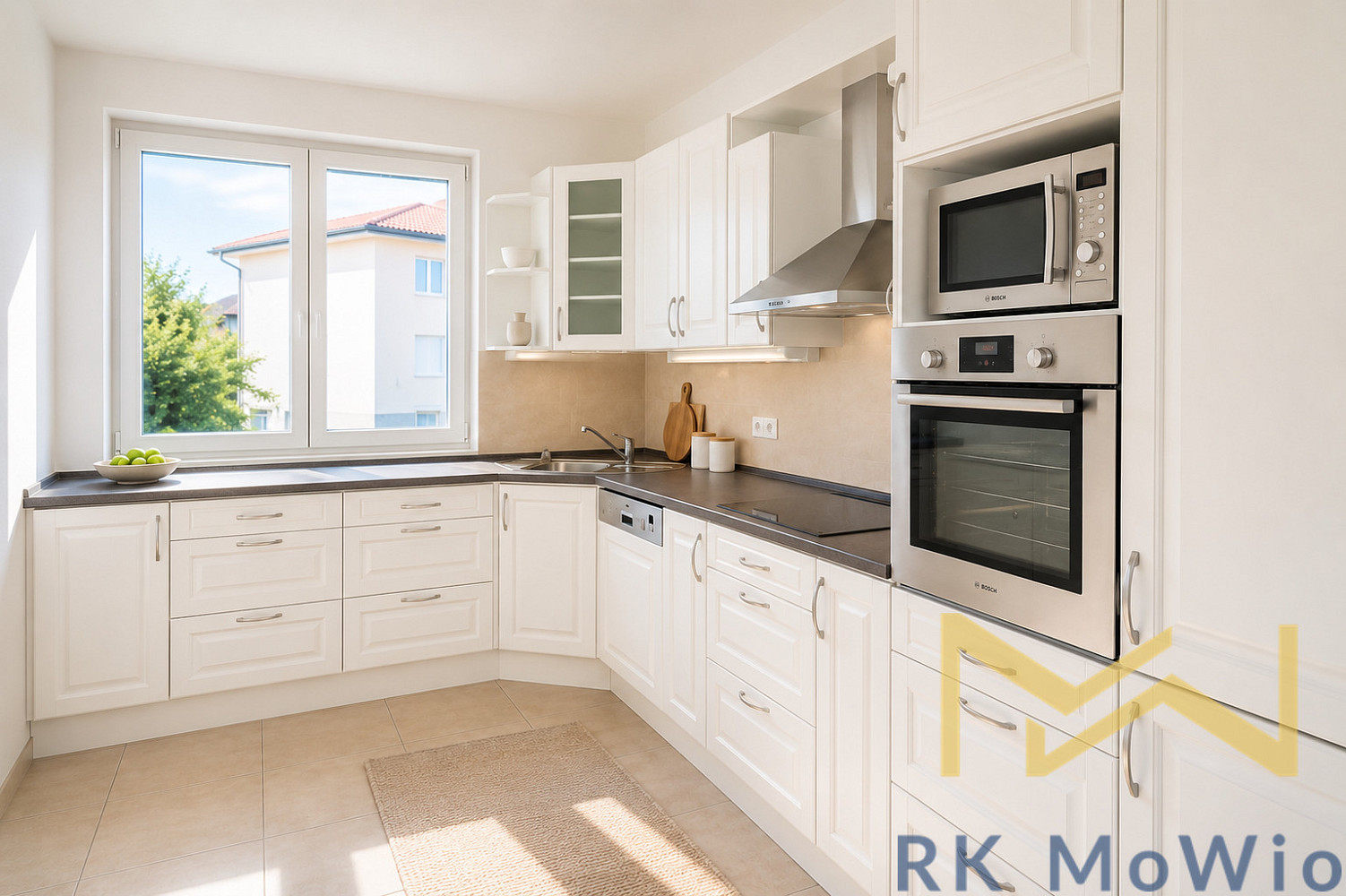 Pronájem domu 350 m² s pozemkem 950 m² — photo 2