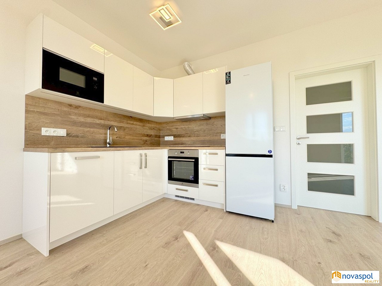 Pronájem bytu 2+kk 61 m² — photo 2