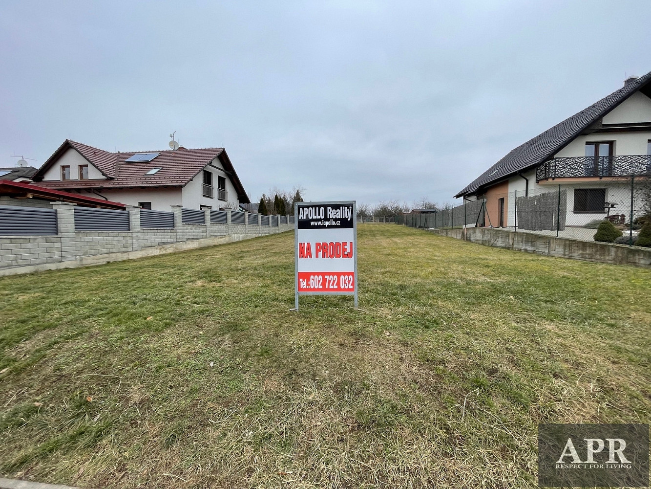 Prodej stavebního pozemku 834 m² – fotografie 2