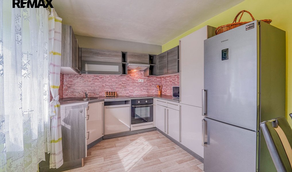 Prodej domu 220 m² s pozemkem 1 917 m², Pernarec – náhled fotky 2