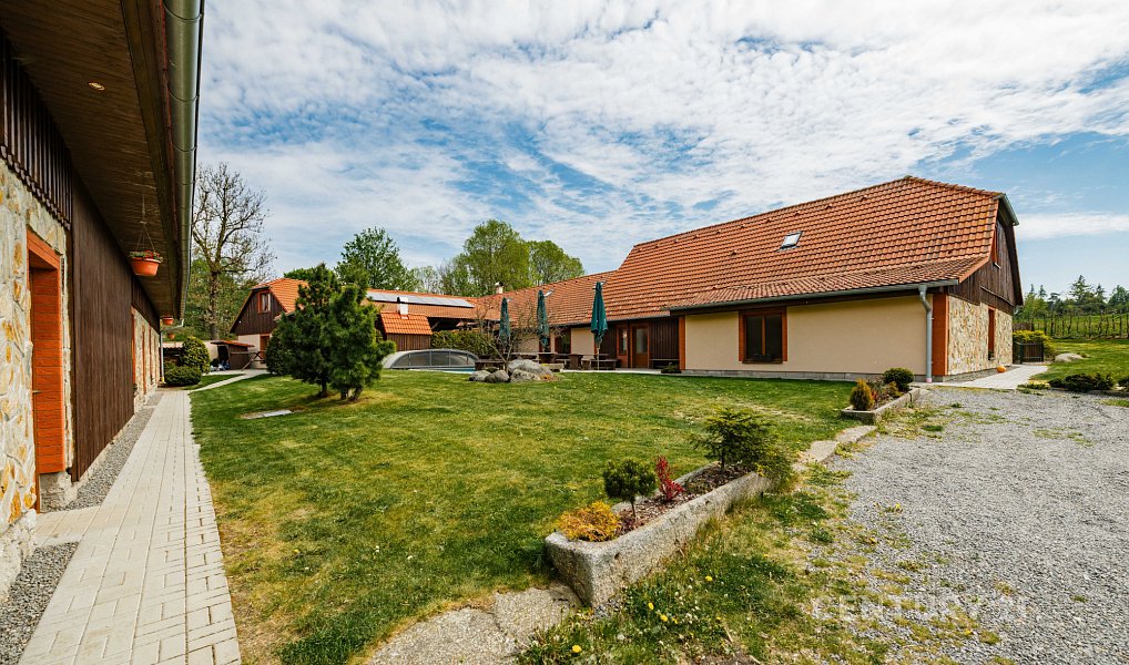 Prodej ubytovacího objektu 1 320 m², Jistebnice – náhled fotky 16
