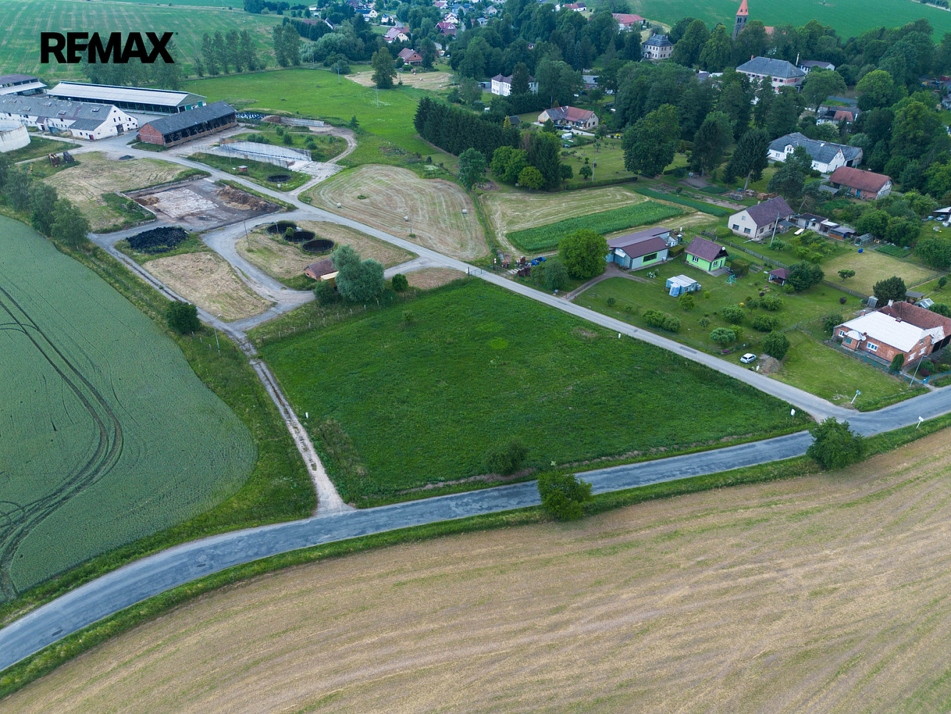 Prodej stavebního pozemku 1 069 m²