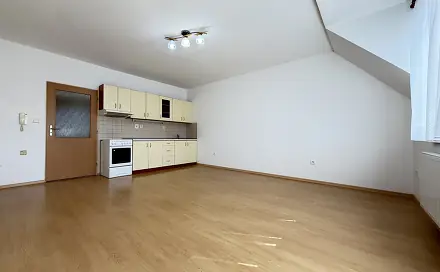 Pronájem bytu 1+kk 32 m², nám. 3. května, Otrokovice, okres Zlín