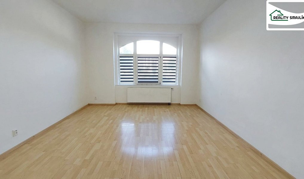 Pronájem bytu 2+1 80 m², Cheb – náhled fotky 2