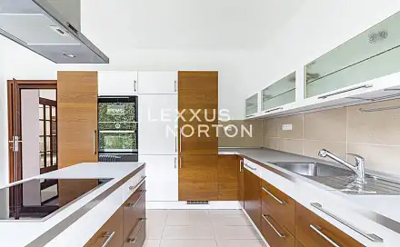 Pronájem domu 417 m² s pozemkem 1 263 m², Ke hrádku, Praha 4 - Kunratice