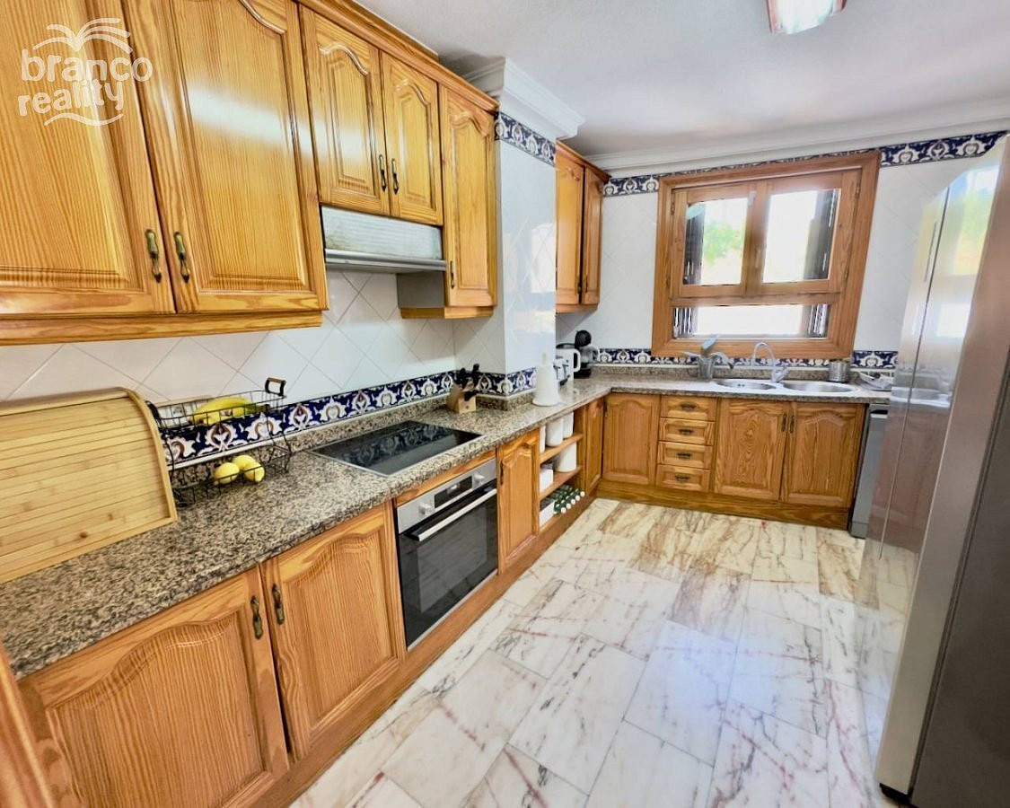Prodej domu 270 m² s pozemkem 500 m² - Vista 4