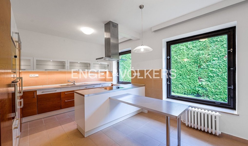 Pronájem domu 417 m² s pozemkem 1 000 m², Praha – náhled fotky 4