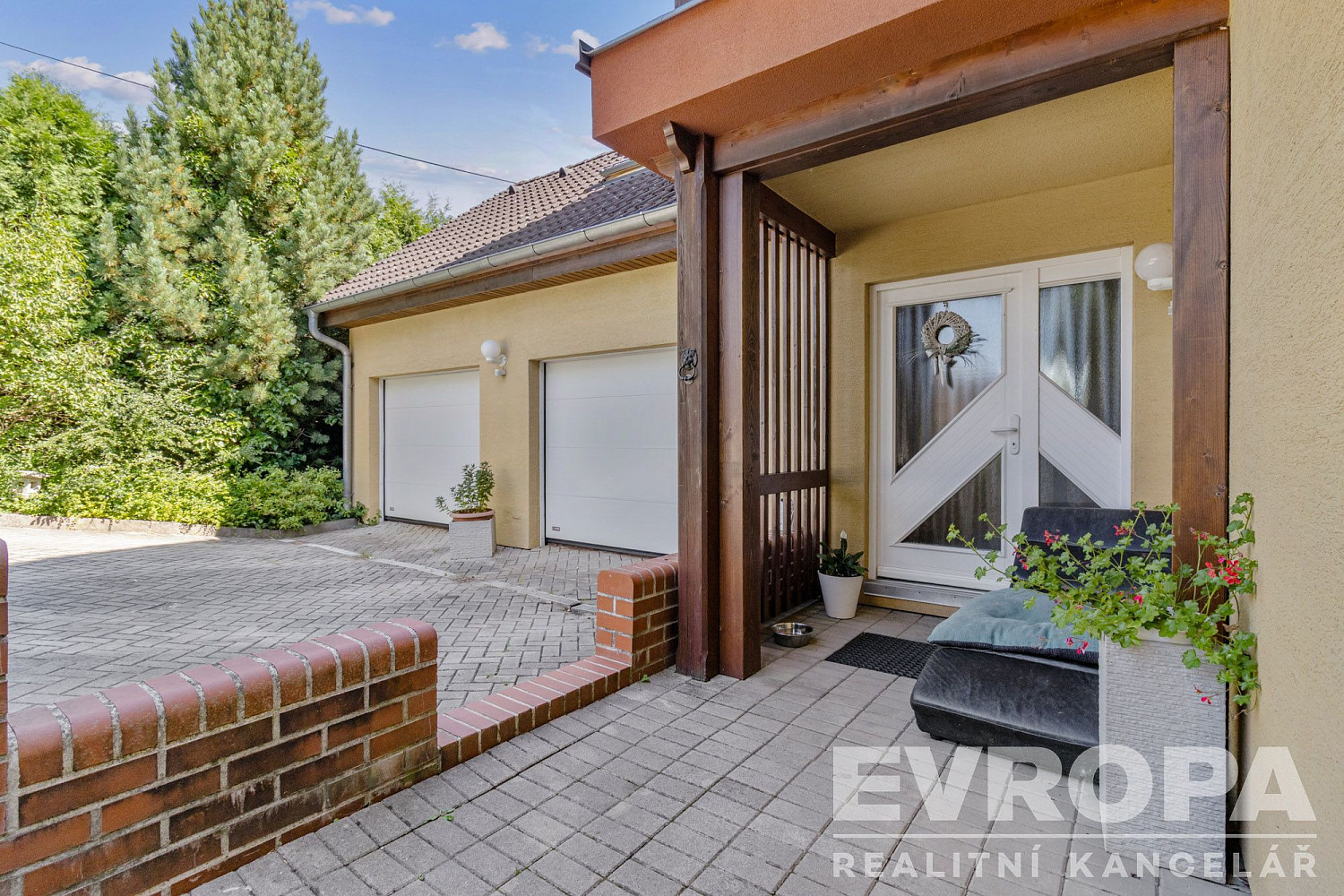 Prodej domu 225 m² s pozemkem 1 197 m² – fotografie 2