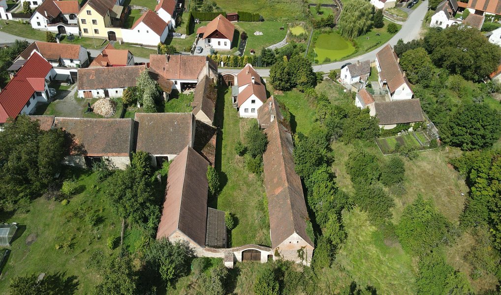 Prodej zemědělského objektu 963 m², Drhovle – náhled fotky 8
