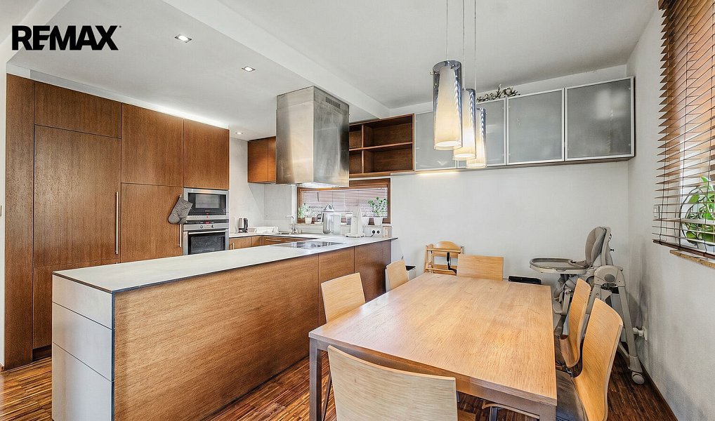 Prodej domu 181 m² s pozemkem 731 m², Praha – náhled fotky 2