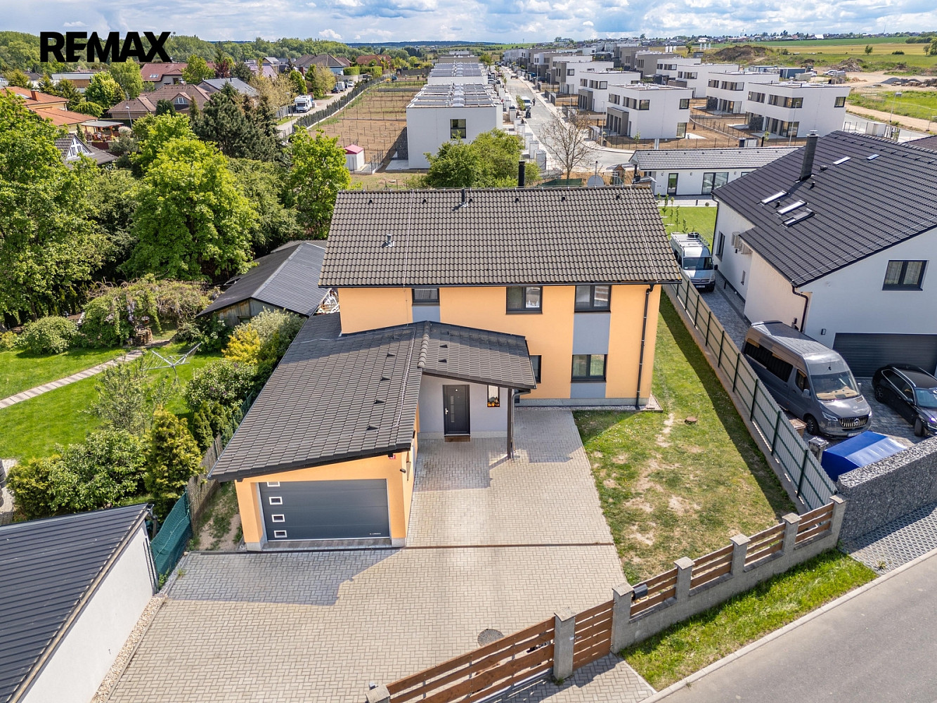 Prodej domu 239 m² s pozemkem 1 199 m²