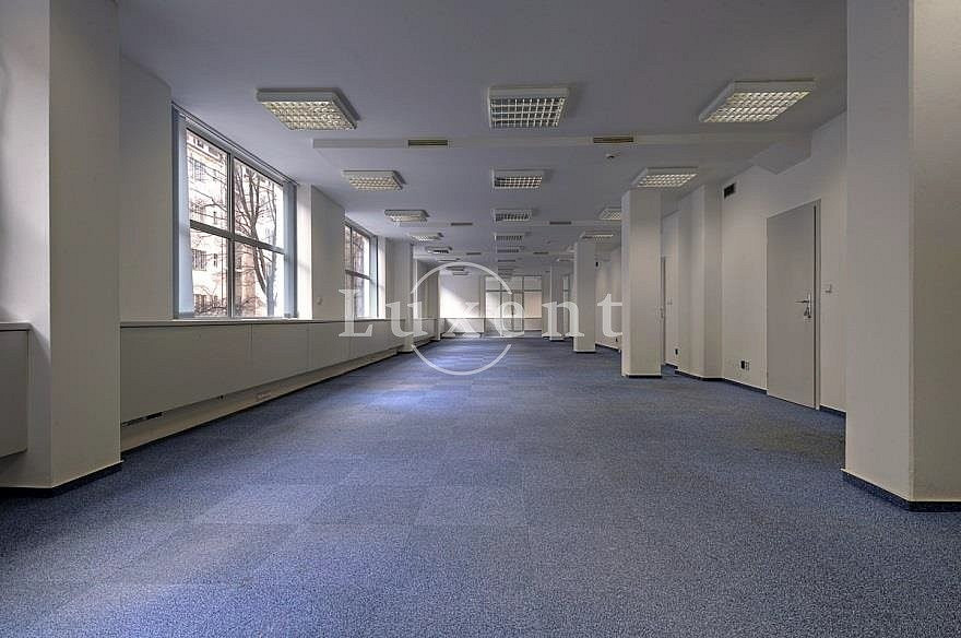 Pronájem kanceláře 614 m² – fotografie 2