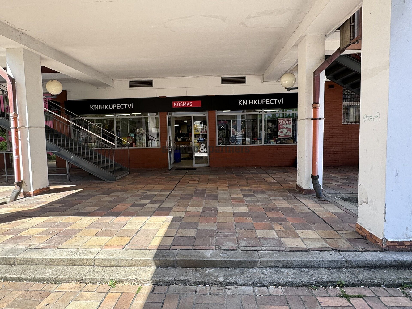 Pronájem obchodních prostor 170 m² – fotografie 2