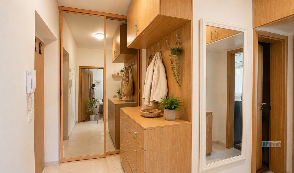 Prodej bytu 2+kk 51 m², Zbuzany – náhled fotky 3
