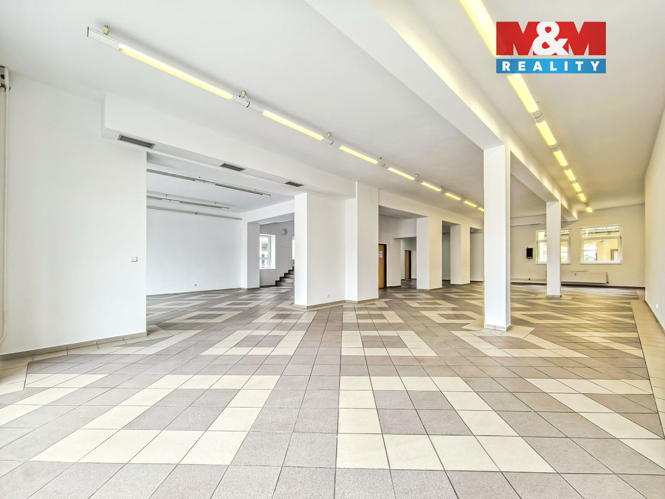 Pronájem obchodních prostor 207 m² – fotografie 2
