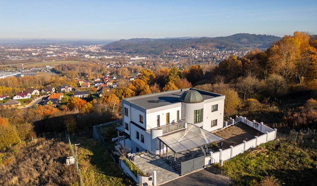 Prodej domu 483 m² s pozemkem 923 m², Jenišov – náhled fotky 2