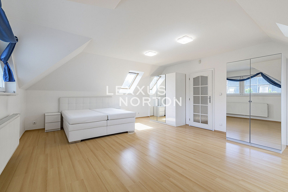 Pronájem domu 204 m² s pozemkem 700 m² – pohled 4