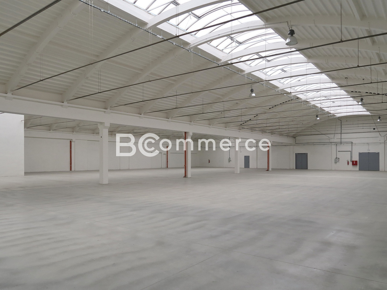 Pronájem skladovacích prostor 1 100 m² – fotografie 3