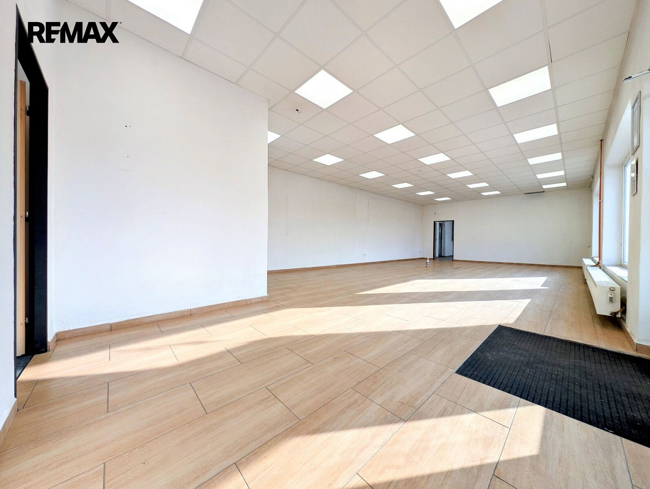 Pronájem obchodních prostor 138 m² – fotografie 4