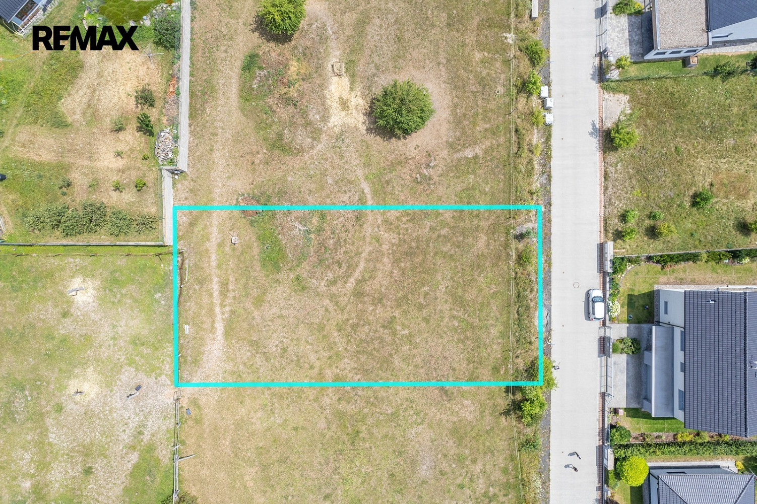 Prodej stavebního pozemku 1 042 m² – pohled 2