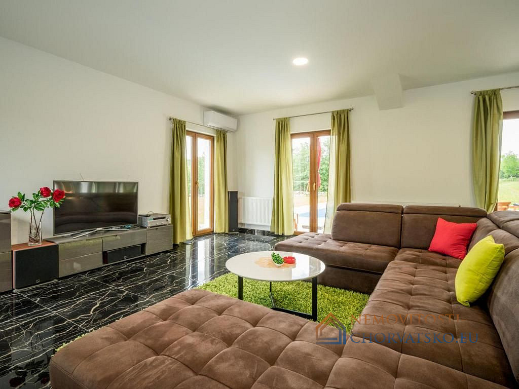 Prodej domu 280 m² s pozemkem 11 500 m² - Widok 4