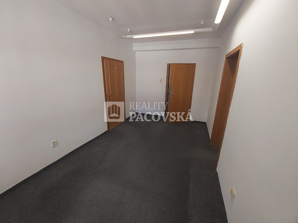 Pronájem kanceláře 54 m² – fotografie 3