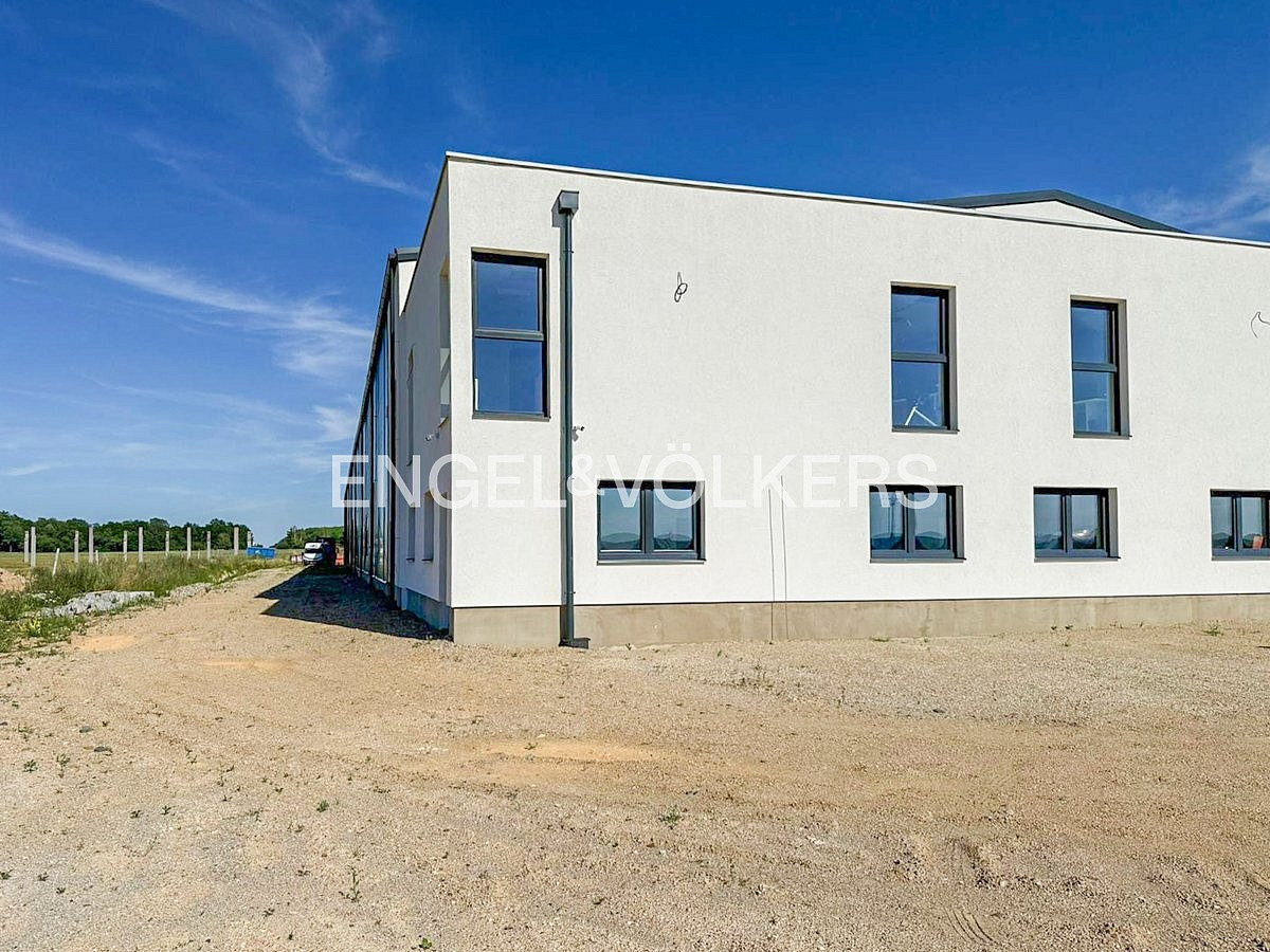 Pronájem skladovacích prostor 3 500 m² – fotografie 2
