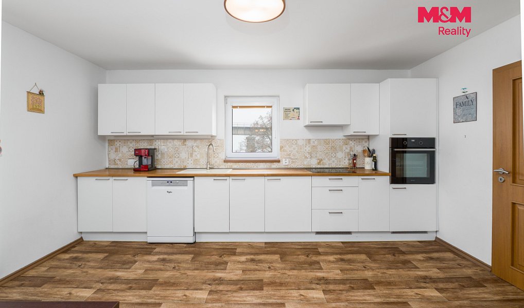 Prodej domu 149 m² s pozemkem 877 m², Hrob – náhled fotky 5