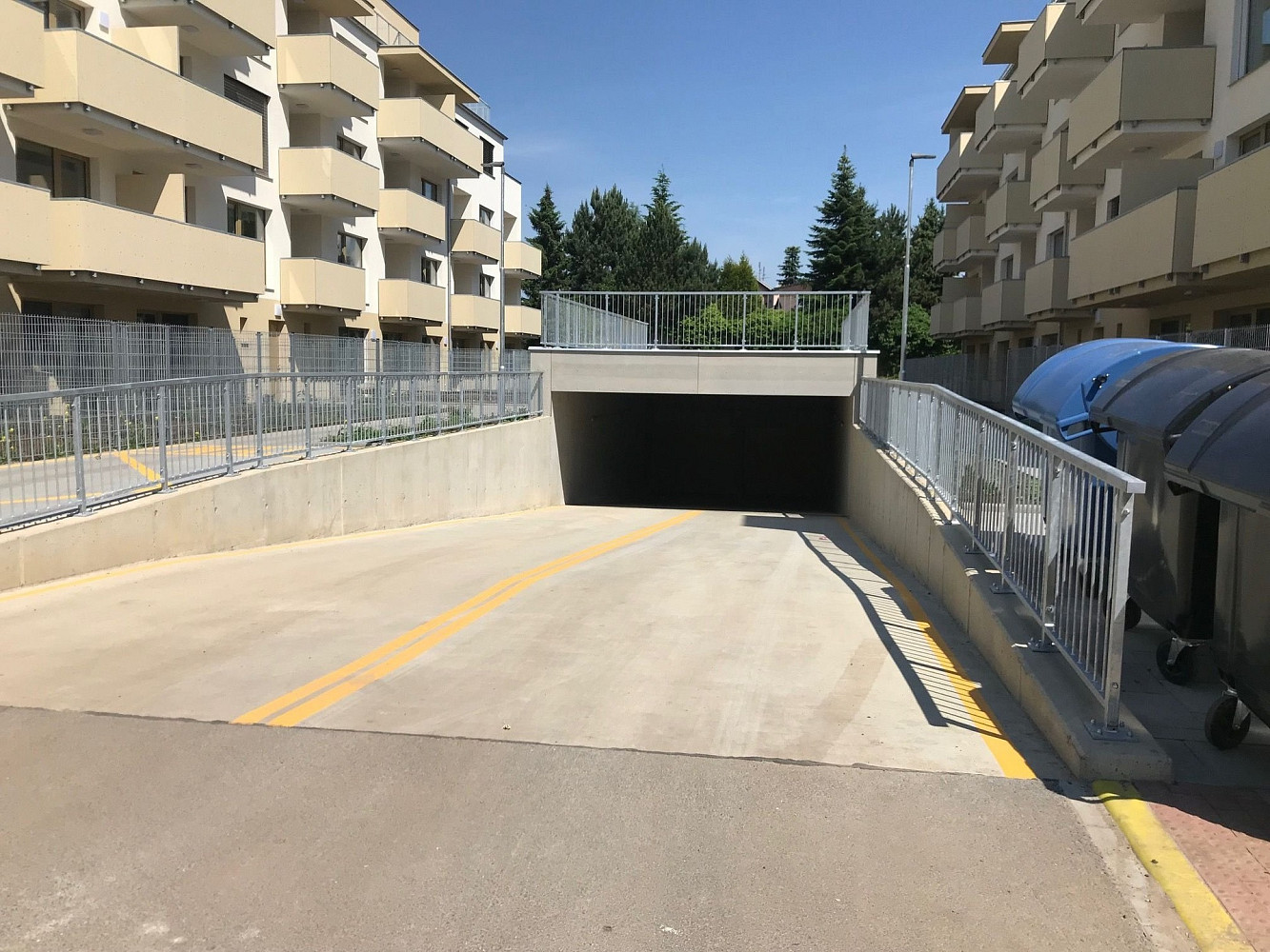 Podnájem garážové stání, 14m2 - olomouc