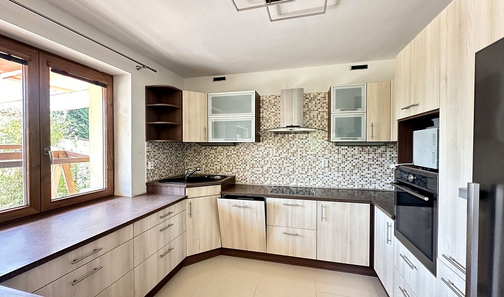 Pronájem domu 152 m² s pozemkem 1 967 m², Peruc – náhled fotky 2