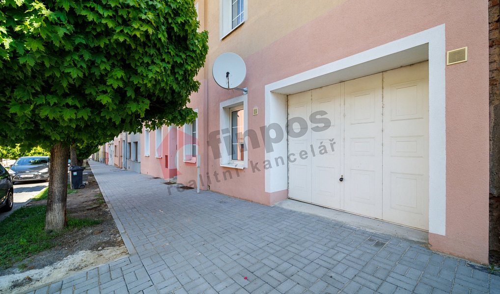 Prodej nájemního domu, činžáku 318 m², Louny – náhled fotky 11