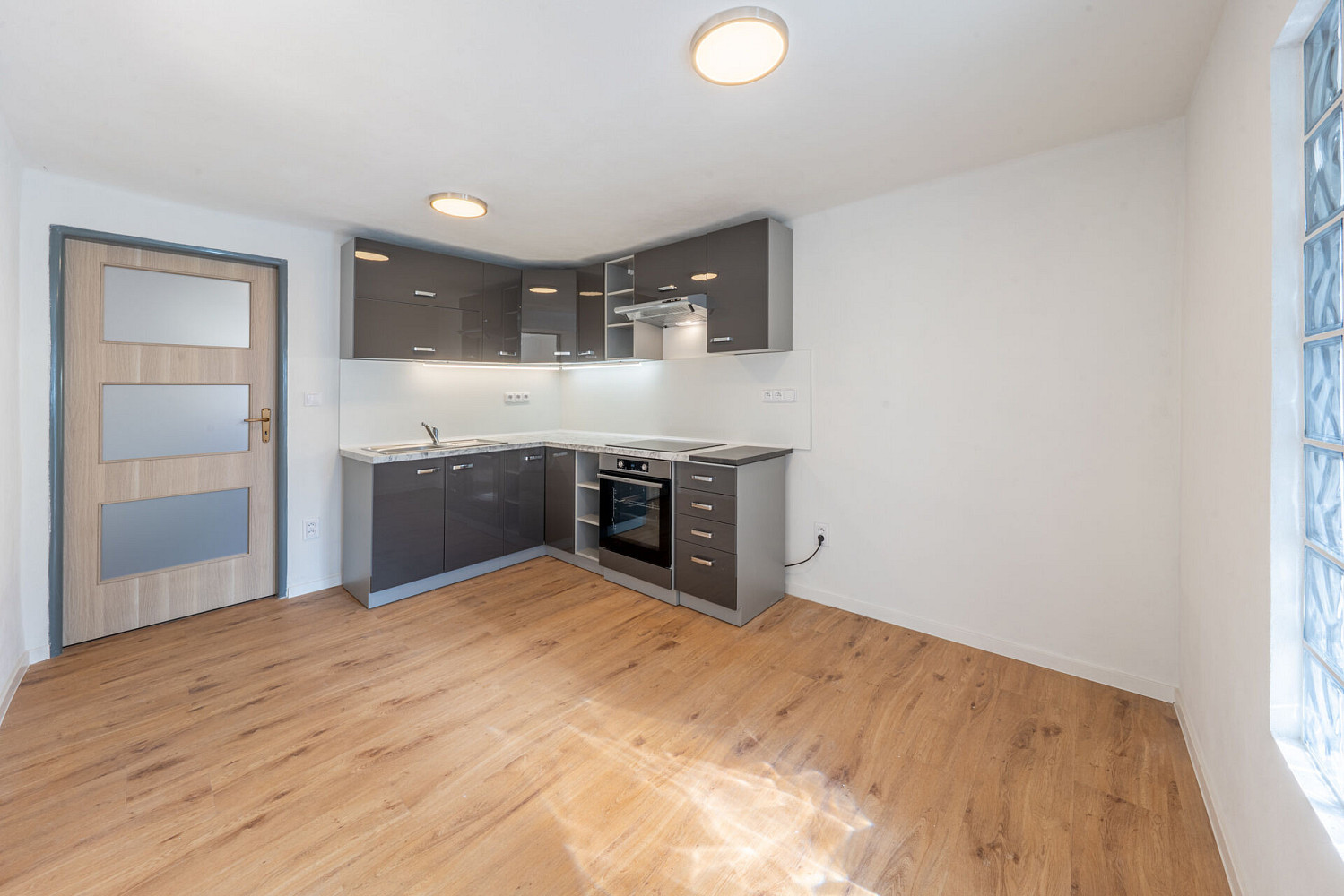 Prodej domu 140 m² s pozemkem 757 m² – fotografie 2