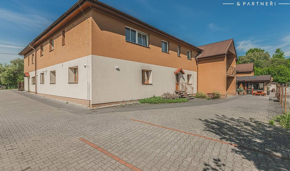 Prodej ubytovacího objektu 915 m², Hradec Králové – náhled fotky 8