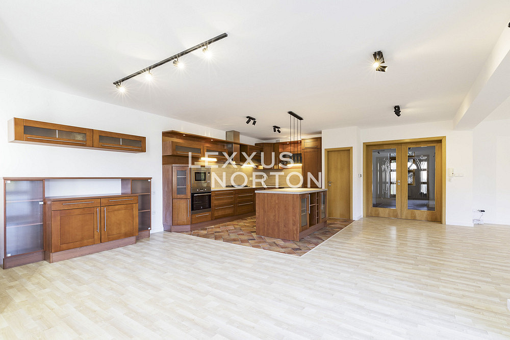 Pronájem domu 410 m² s pozemkem 1 036 m² — photo 4