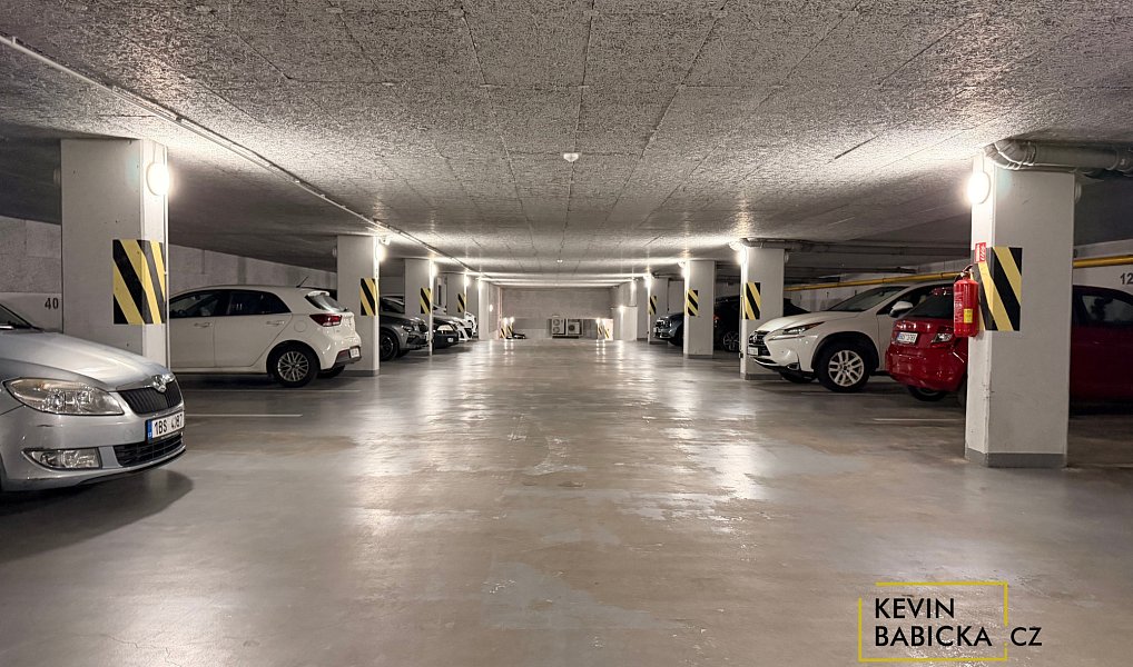 Pronájem garážového stání, ul. Kosmova, Brno-Královo Pole, Brno – náhled fotky 4