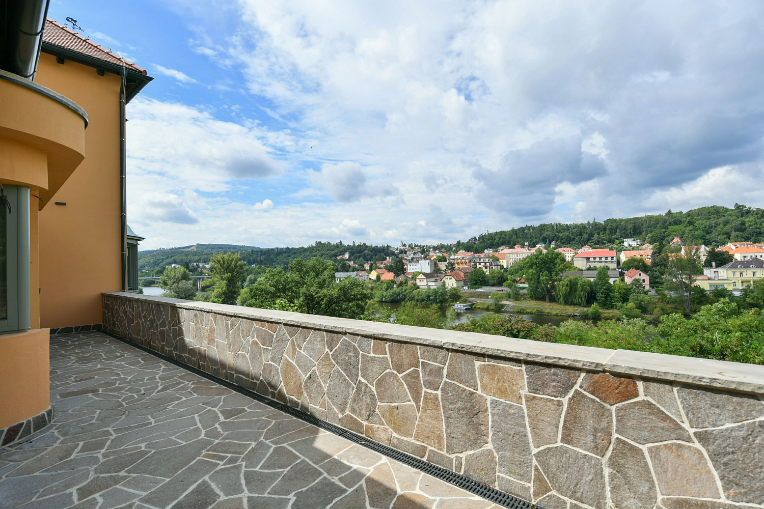 Prodej domu 308 m² s pozemkem 1 056 m² – fotografie 3